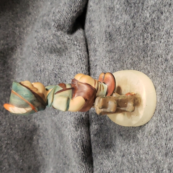 Hummell/Goebel Wayside Harmony- Boy on a Fence 4" - Picture 4 of 8